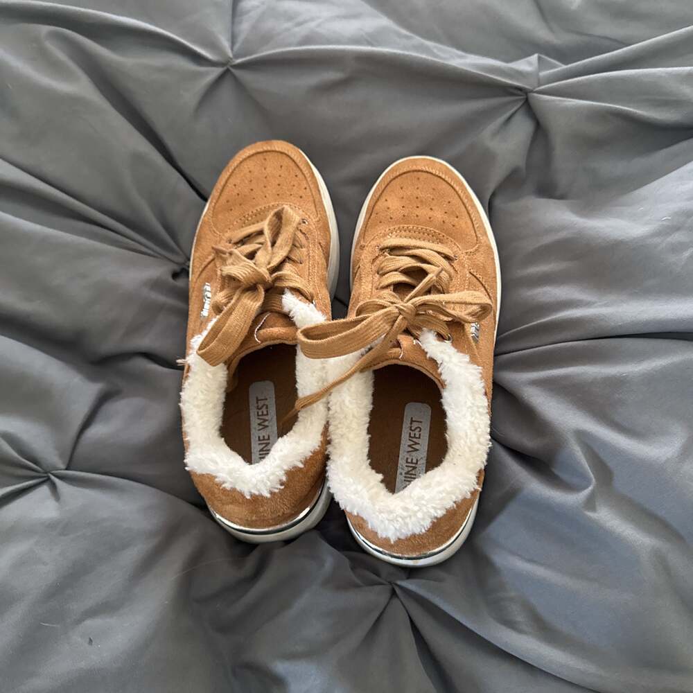 Nine West Cuddly Laceup size 8